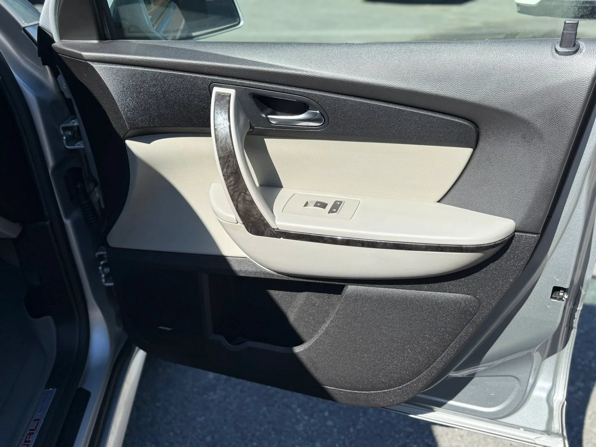 Used 2011 GMC Acadia Denali AWD/4WD image 17