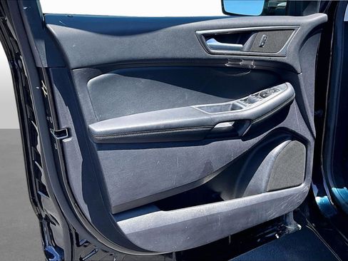 Used 2020 Ford Edge SE FWD image 16