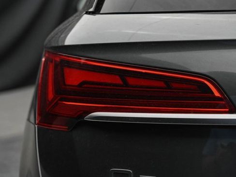 Used 2022 Audi Q5 e Premium w/ Convenience Package image 12