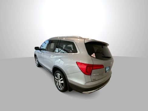 Used 2017 Honda Pilot Touring image 6