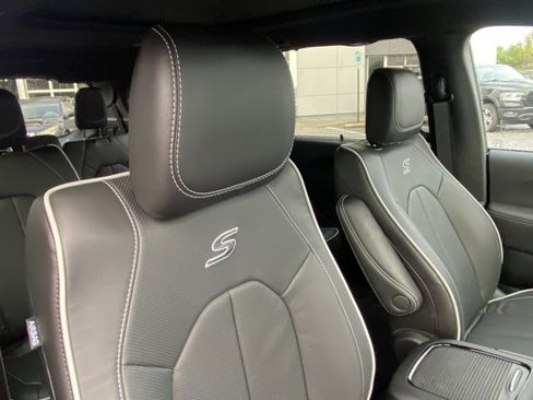 New 2026 Chrysler Pacifica Limited w/ S Appearance Package image 31