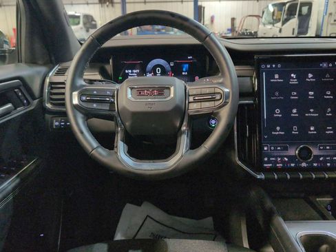 Used 2025 GMC Acadia Elevation image 10