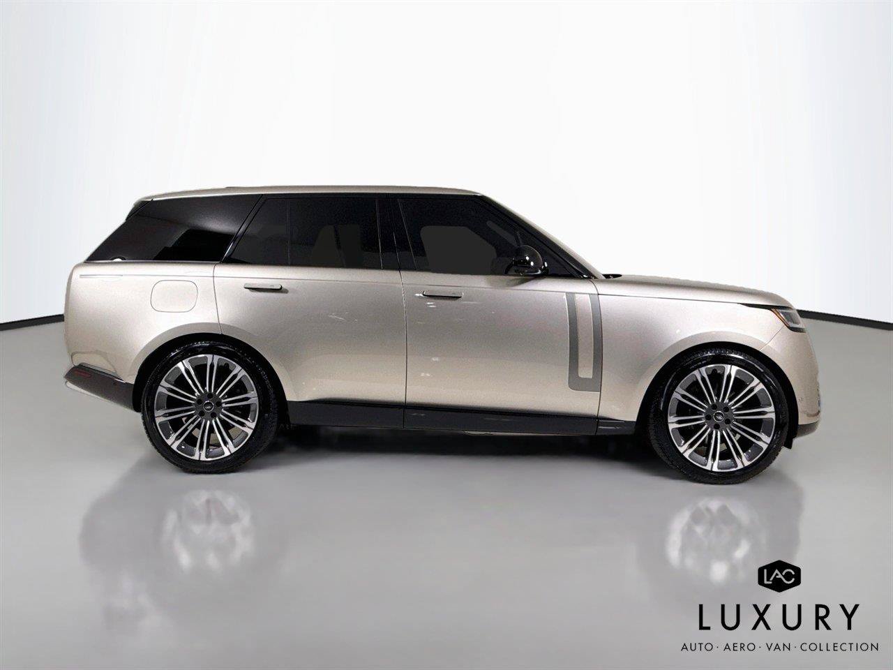 Used 2024 Land Rover Range Rover SE AWD/4WD image 4