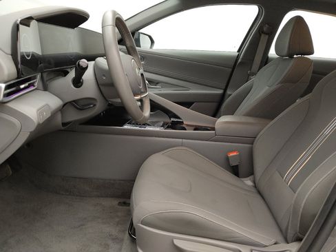 Used 2025 Hyundai Elantra SEL FWD image 17