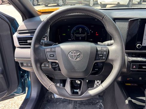 Used 2025 Toyota Camry SE w/ Convenience Package FWD image 25