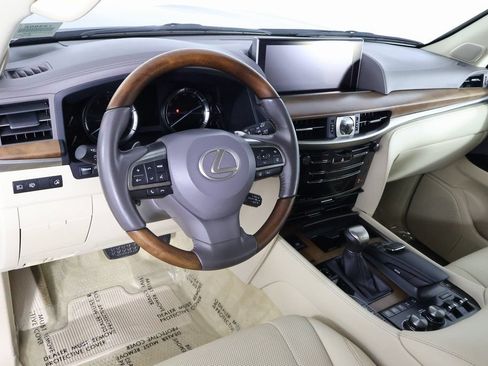 Used 2019 Lexus LX 570 4WD w/ Luxury Package image 7