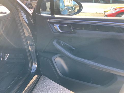 Used 2019 Porsche Macan AWD/4WD image 25