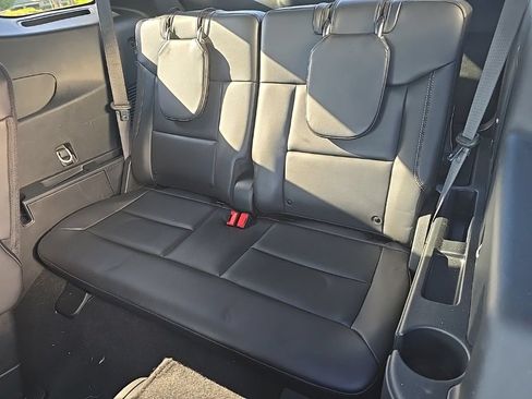 Used 2024 Ford Explorer XLT w/ Equipment Group 202A RWD image 8