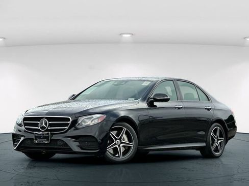 Used 2018 Mercedes-Benz E 400 4MATIC Sedan image 2