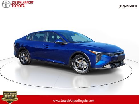 Used 2025 Kia K4 LXS image 1