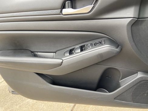 Used 2024 Nissan Altima 2.5 SV image 44