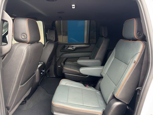 Used 2025 GMC Yukon XL AT4 AWD/4WD image 5