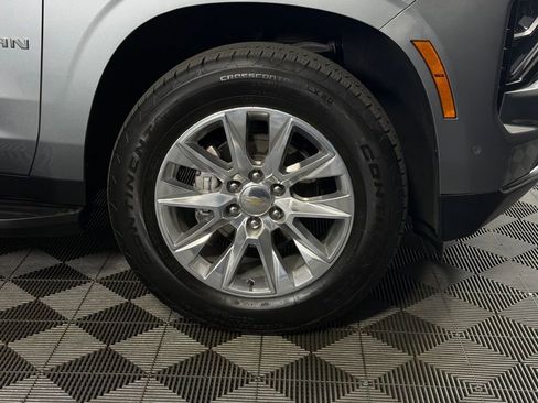 Used 2025 Chevrolet Suburban Premier image 11