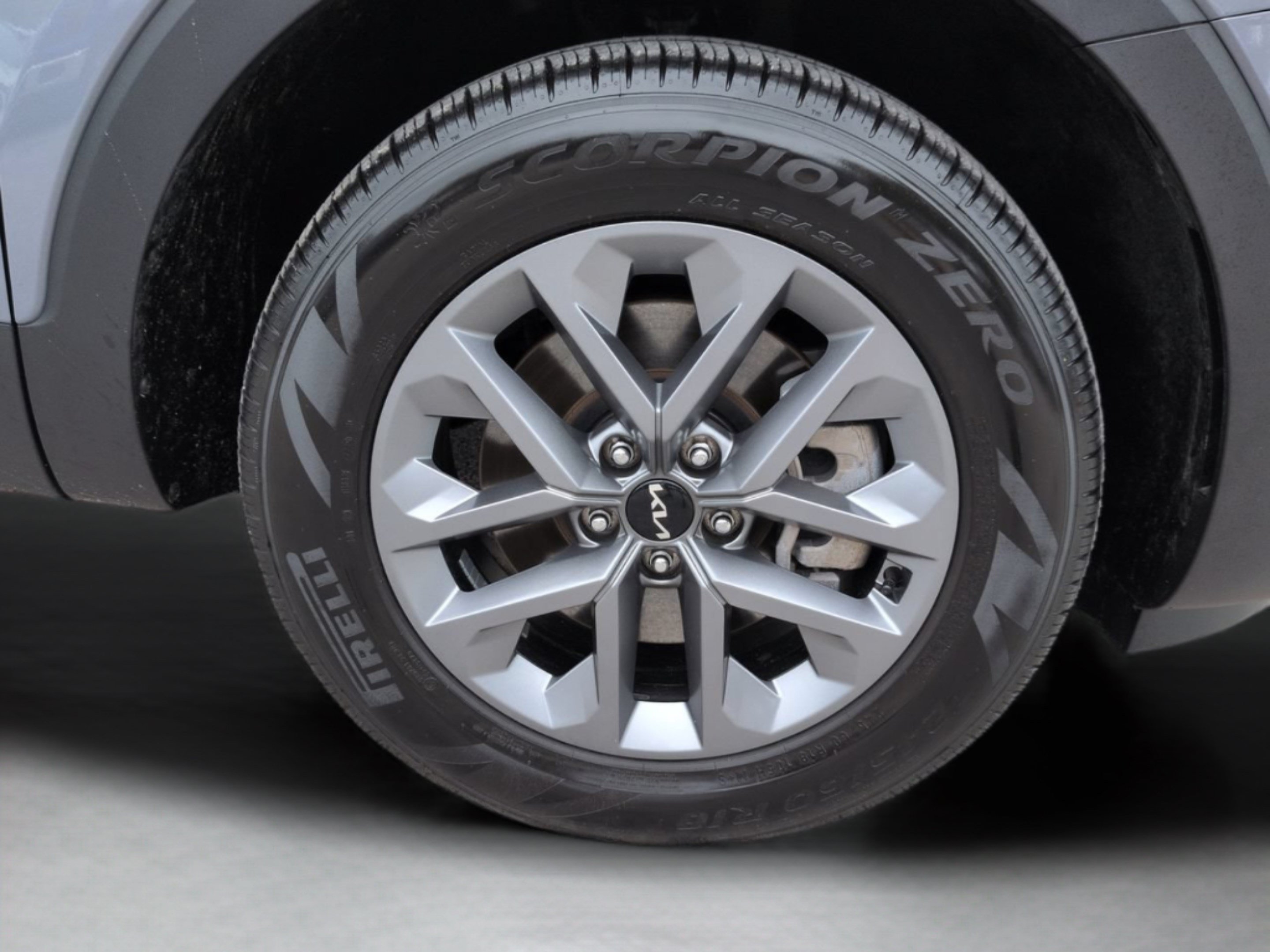 Certified 2025 Kia Telluride LX FWD image 13