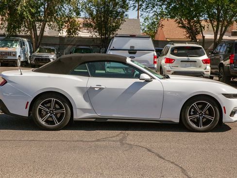 Used 2025 Ford Mustang Convertible RWD image 4