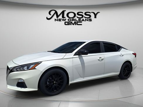 Used 2021 Nissan Altima 2.5 SR w/ SR Premium Package FWD image 1