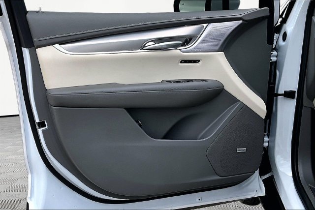 Used 2025 Cadillac XT5 Premium Luxury w/ Technology Package AWD/4WD image 18
