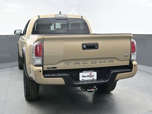 Used 2020 Toyota Tacoma TRD Off-Road w/ Technology Package AWD/4WD image 5