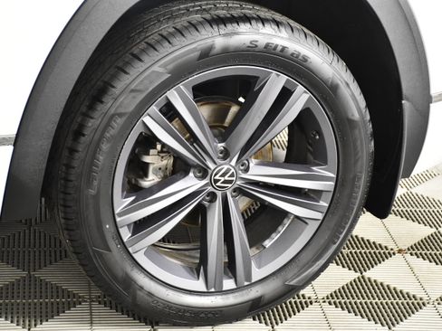 Used 2021 Volkswagen Atlas Cross Sport SE w/ Panoramic Sunroof Package FWD image 50