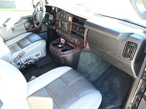 Used 2018 GMC Savana 2500 LS image 46