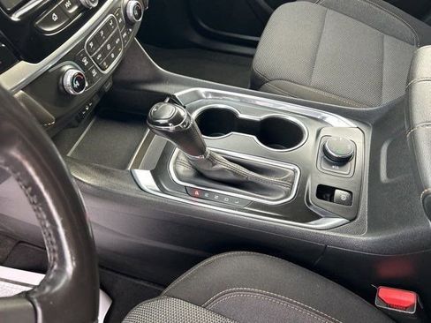 Used 2020 Chevrolet Traverse LT image 28