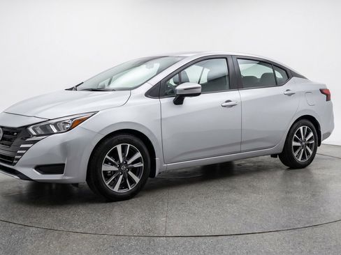 Used 2025 Nissan Versa SV FWD image 3