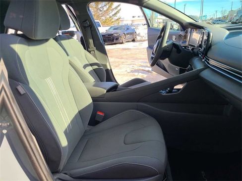 Used 2021 Hyundai Elantra SEL w/ Convenience + Premium Package image 18