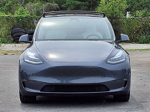 Used 2022 Tesla Model Y Long Range AWD/4WD image 2