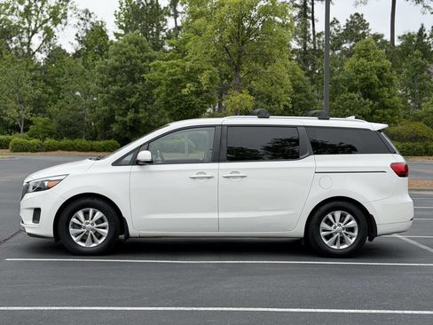 Used 2016 Kia Sedona LX FWD image 3