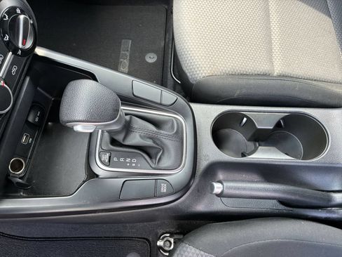 Used 2025 Kia Soul LX w/ LX Technology Package FWD image 34