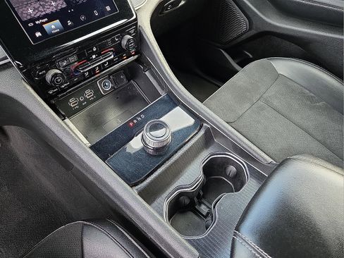 Used 2024 Jeep Grand Cherokee L Laredo image 25