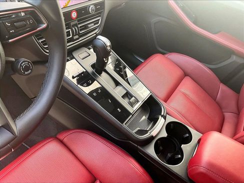 Certified 2025 Porsche Macan S AWD/4WD image 20