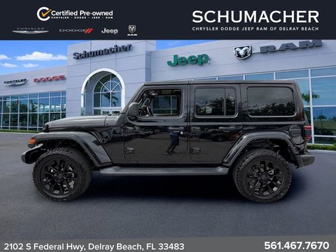 Used 2021 Jeep Wrangler Unlimited Sahara AWD/4WD image 4