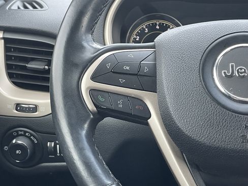 Used 2014 Jeep Cherokee Latitude w/ Comfort/Convenience Group image 19