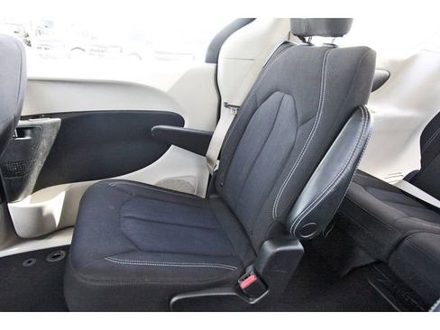 Used 2023 Chrysler Voyager LX image 11