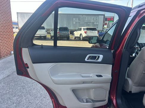 Used 2013 Ford Explorer XLT FWD image 19