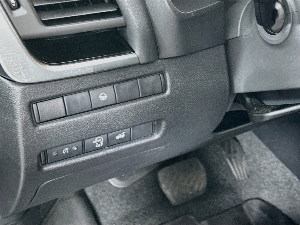 Certified 2026 Nissan Rogue SV AWD/4WD image 16