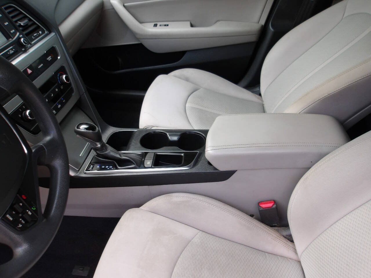 Used 2015 Hyundai Sonata SE w/ Option Group 02 FWD image 18