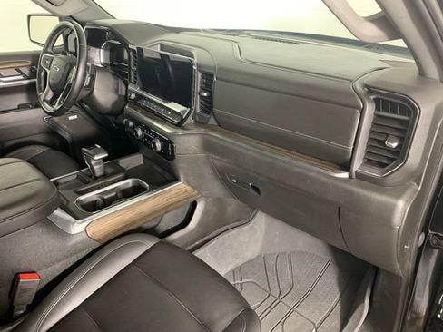 Used 2023 Chevrolet Silverado 1500 RST w/ Redline Edition AWD/4WD image 6
