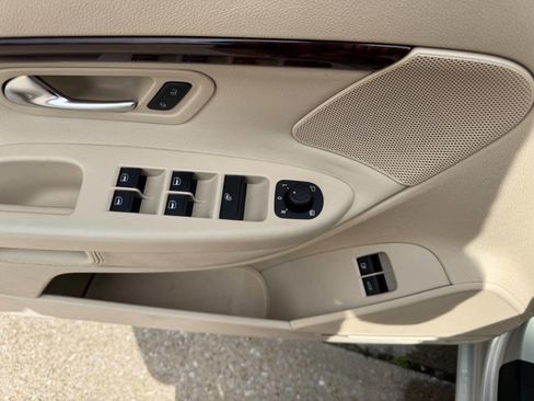 Used 2009 Volkswagen Eos Lux FWD image 11