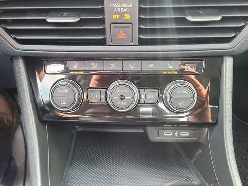 Used 2024 Volkswagen Jetta SE w/ Panoramic Sunroof Package image 28