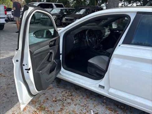 Used 2019 Volkswagen Jetta SE image 12