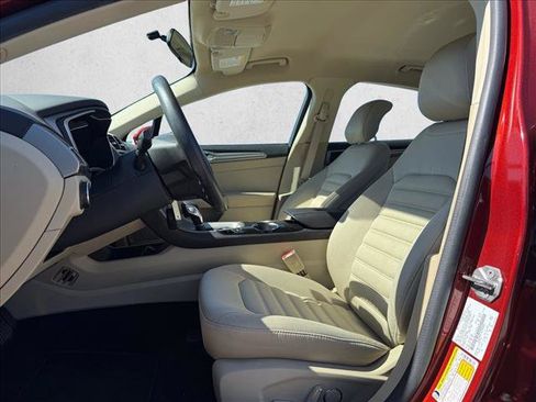 Used 2014 Ford Fusion SE FWD image 10