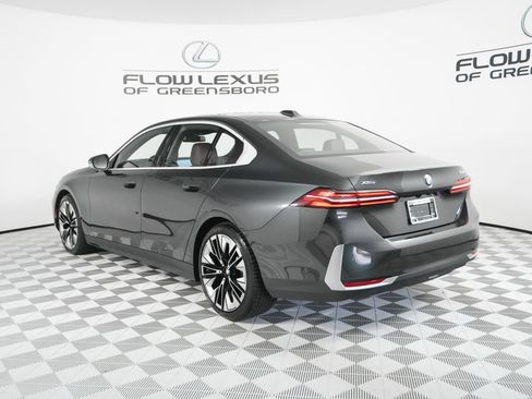Used 2024 BMW 530i xDrive w/ Premium Package AWD/4WD image 5