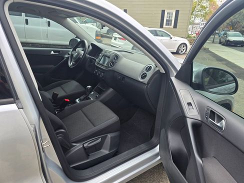 Used 2018 Volkswagen Tiguan Limited w/ Premium Package AWD/4WD image 15