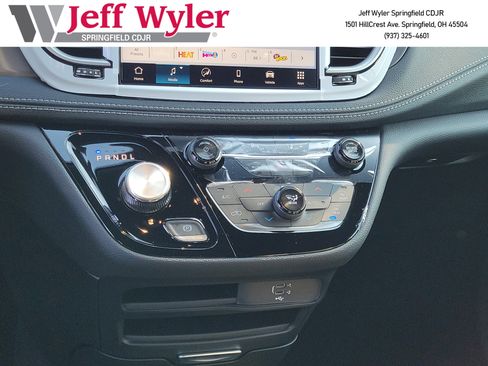 New 2026 Chrysler Pacifica Select image 12