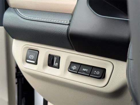 Used 2023 GMC Acadia Denali w/ Denali Ultimate Package image 29