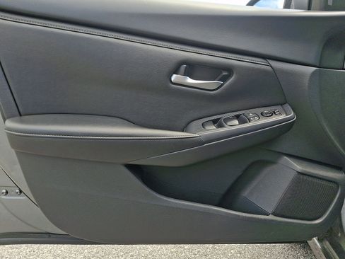 Used 2024 Nissan Sentra SV FWD image 12