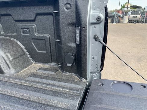 New 2026 GMC Sierra 1500 SLT w/ SLT Convenience Package image 11