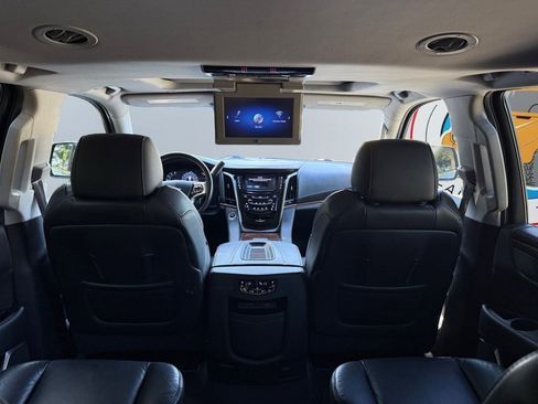 Used 2020 Cadillac Escalade Premium Luxury image 25